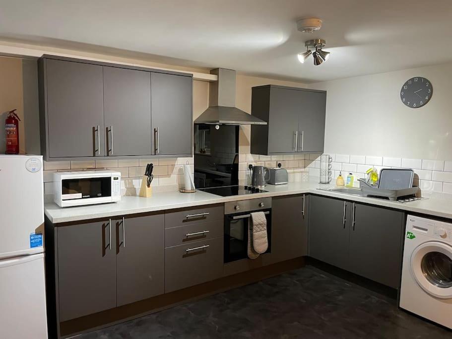 Maple House - 2 Bedroom House With Free Parking In Town By Shortstays4U King's Lynn Esterno foto